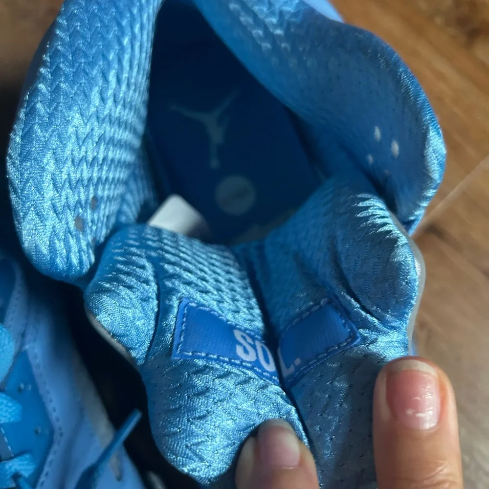Jordan Athletic Shoes in Light Blue and Black - Picture 5 of 7